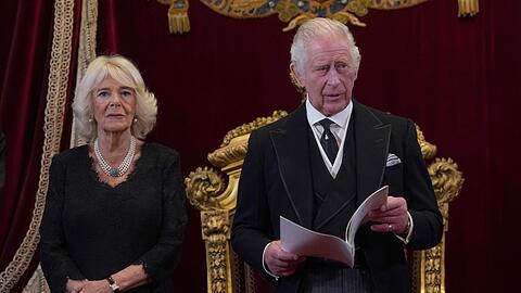 König Charles III. und Königin Camilla beim Beitrittskongress im St. James's Palace.