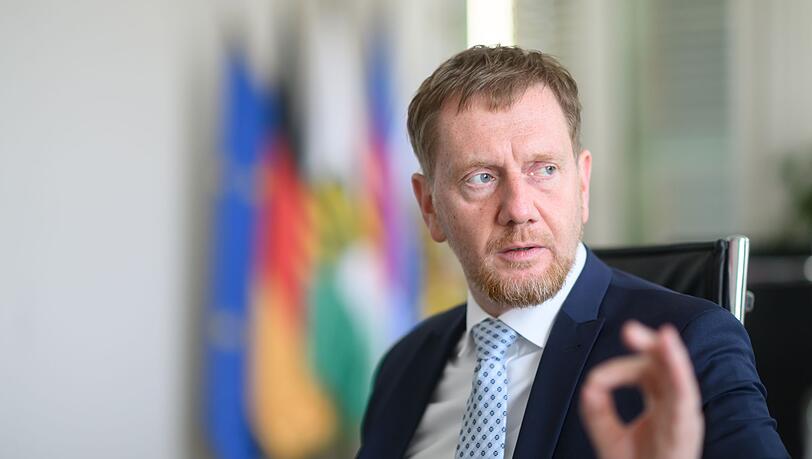 Sachsens Ministerpräsident Kretschmer sagt: "Wir müssen mit jedem reden, der reden will." Sachsens Ministerpräsident Kretschmer sagt: "Wir müssen mit jedem reden, der reden will."