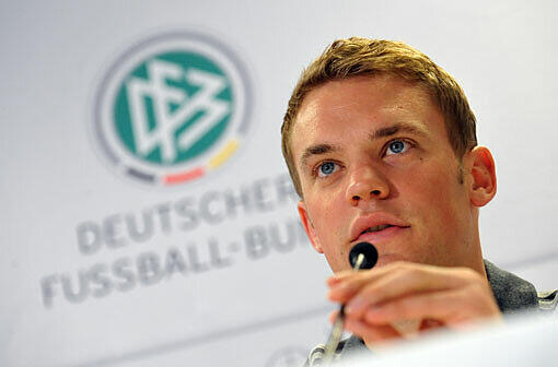 Manuel Neuer: Vor dem Länderspiel gegenb Österreich gab der Torhüter seinen Wechsel zum FC Bayern München offiziell bekannt.