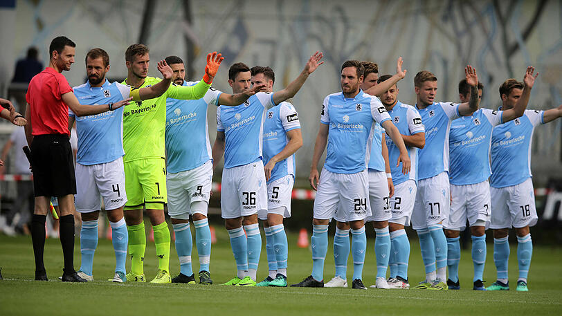 Dann kann's ja losgehen: Die Löwen unmittelbar vor dem Testspiel gegen Basaksehir Istanbul.