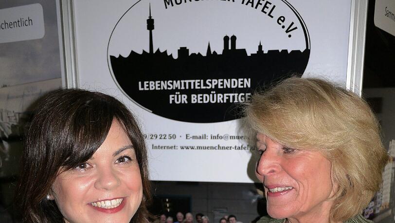 Denise Zumholz, Marketingmanagerin bei M-net (l.), und Hannelore Kiethe, Vorsitzende und Mitgründerin der Münchner Tafel e.V. Denise Zumholz, Marketingmanagerin bei M-net (l.), und Hannelore Kiethe, Vorsitzende und Mitgründerin der Münchner Tafel e.V.