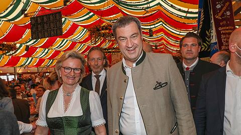 Angela Inselkammer und Ministerpräsident Markus Söder beim Gastro-Frühling im Hippodrom.