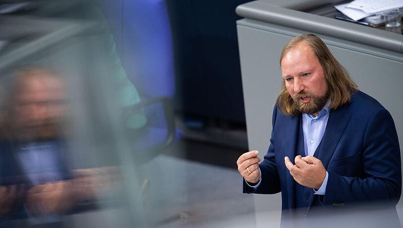Ein Bayer in Berlin: Anton Hofreiter (Grüne) am Rednerpult im Bundestag. Ein Bayer in Berlin: Anton Hofreiter (Grüne) am Rednerpult im Bundestag.