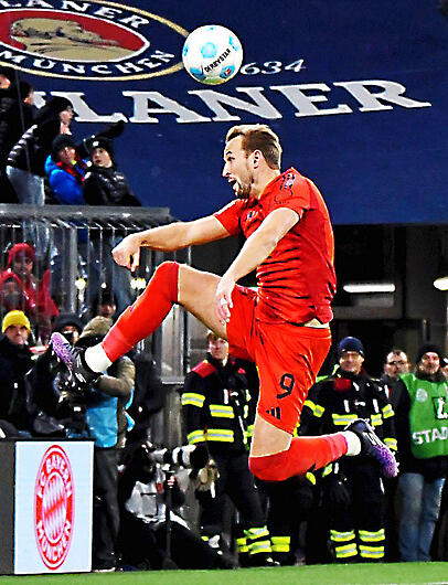 Das Tor des Jahres: Kung-Fu-Kane gegen Augsburg. Das Tor des Jahres: Kung-Fu-Kane gegen Augsburg.