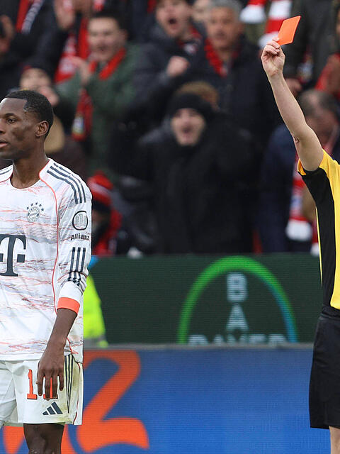 Nicolas Jackson wird gegen Bayer Leverkusen in der ersten Halbzeit vom Platz gestellt.