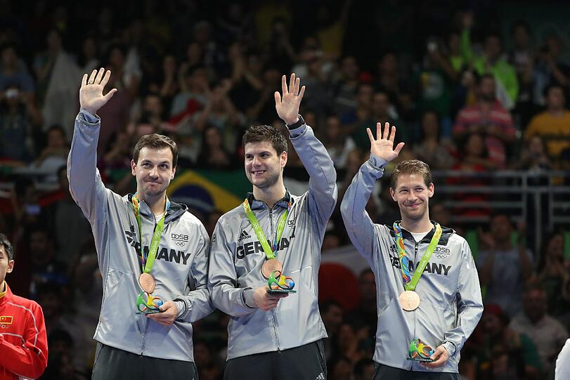 Fahnenträger Timo Boll holte mit den deutschen Tischtennis-Herren im Team-Wettbewerb die Bronzemedaille.