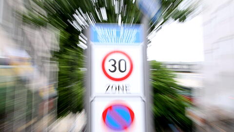 Tempo 30 ist immer wieder Streitthema im Rathaus. (Symbolbild)