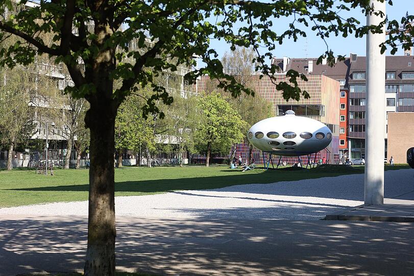 Gelandet: das an ein Ufo erinnernde Kleinhaus "Futuro" aus den 60ern.