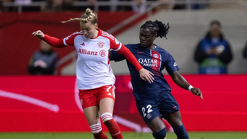 Der FC Bayern um Abwehrspielerin Giulia Gwinn (l) hat die K.o.-Runde in der Champions League dramatisch verpasst.