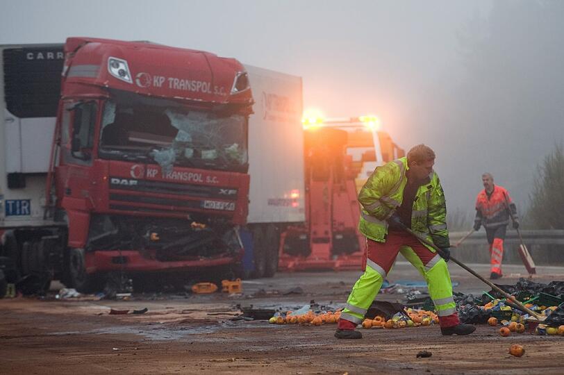 Massenkarambolage auf der A9: Die schrecklichen Bilder