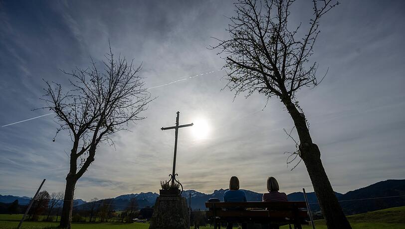 Auf recht viel Sonne können sich die Menschen in Bayern freuen. (Archivbild) Auf recht viel Sonne können sich die Menschen in Bayern freuen. (Archivbild)