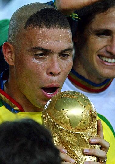 Ronaldo: &bdquo;Das ist das Schlimmste, was ich in meinem Leben gesehen hab&rsquo;! Die größte Frechheit! Wie kann man so was machen? Was hat sich der Junge dabei gedacht? Wollte der Pfarrer werden? Es geht nicht schlimmer!&ldquo;