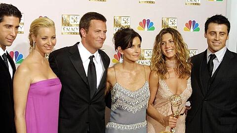 David Schwimmer (l-r), Lisa Kudrow, Mathew Perry, Courtney Cox Arquette, Jennifer Aniston und Matt LeBlanc im Jahr 2002.
