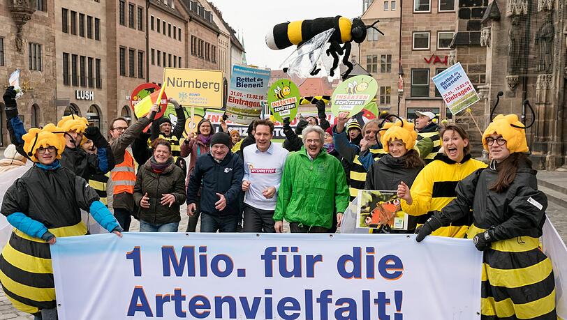 2019 stieß das Volksbegehren auf den Nerv der Zeit in Bayern. 1,7 Millionen Menschen forderten mit ihrer Unterschrift mehr Artenschutz in Bayern. Nun sehen die Initiatoren die Umsetzung in Gefahr. (Archivbild)