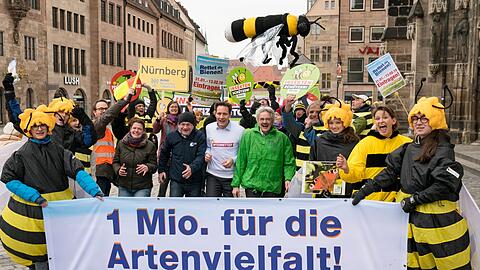 2019 stieß das Volksbegehren auf den Nerv der Zeit in Bayern. 1,7 Millionen Menschen forderten mit ihrer Unterschrift mehr Artenschutz in Bayern. Nun sehen die Initiatoren die Umsetzung in Gefahr. (Archivbild)