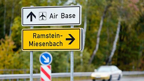 2010 informierten die amerikanischen Streitkräfte, dass auf dem Gelände der Air Base Ramstein eine Satelliten-Relais-Station zur Steuerung auch waffenfähiger Drohnen im Ausland gebaut werde. (Archivbild)