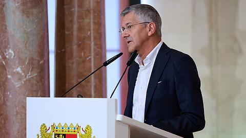 Herbert Hainer nutzt den Empfang in der Staatskanzlei zu einem Appell.