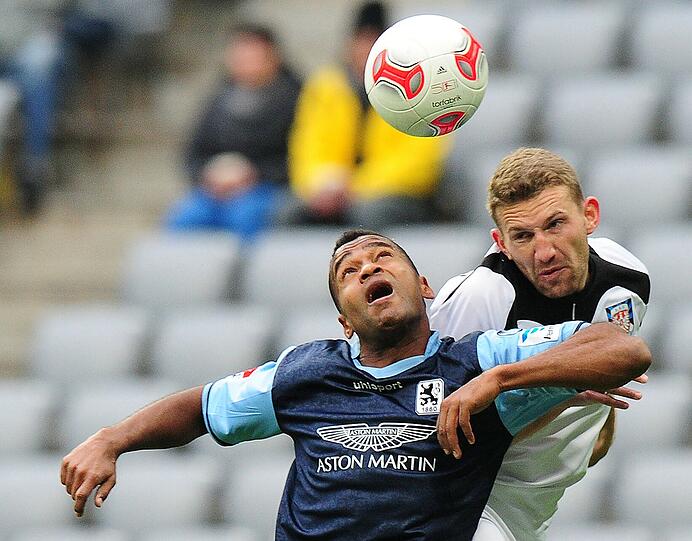 Mal wieder bei der U21: Ola Kamara (l.).