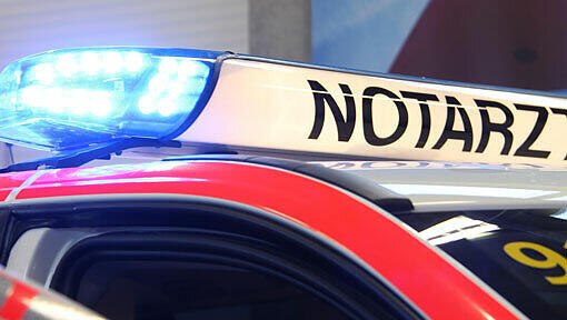 Acht Menschen im Umkreis atmeten die giftigen Dämpfe ein und mussten vom Rettungsdienst behandelt werden. Acht Menschen im Umkreis atmeten die giftigen Dämpfe ein und mussten vom Rettungsdienst behandelt werden.