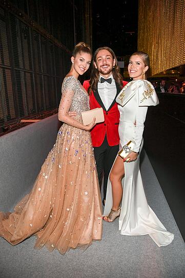 Paulina Swarovski mit Viktoria Swarowski und Riccardo Simonetti
