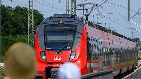 Die Polizei und die Deutsche Bahn gehen von Sabotage aus: Wer steckt hinter dem Bahn-Chaos?