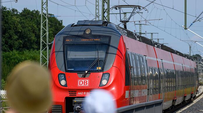 Die Polizei und die Deutsche Bahn gehen von Sabotage aus: Wer steckt hinter dem Bahn-Chaos?