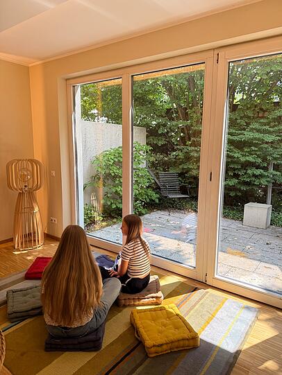 Kinder an der Trauer teilhaben zu lassen ist wichtig für ihr Begreifen. Kinder an der Trauer teilhaben zu lassen ist wichtig für ihr Begreifen.