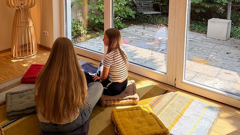 Kinder an der Trauer teilhaben zu lassen ist wichtig für ihr Begreifen. Kinder an der Trauer teilhaben zu lassen ist wichtig für ihr Begreifen.