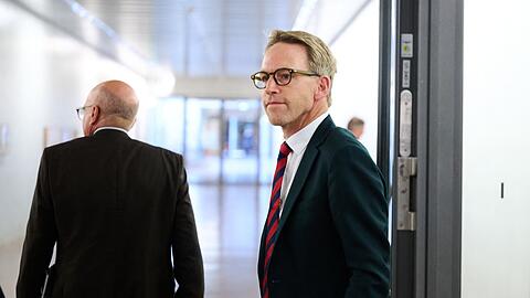 Der Vorsitzende des parlamentarischen Gremiums zur Kontrolle der Geheimdienste, Marc Henrichmann (CDU) verlangt sch&auml;rfere Transparenzregeln f&uuml;r ehemalige Geheimnistr&auml;ger.