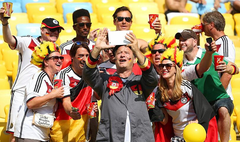 Aber nicht nur in Deutschland wird gefeiert - auch im Stadion, dem legendären Maracana, feiern die Fans!