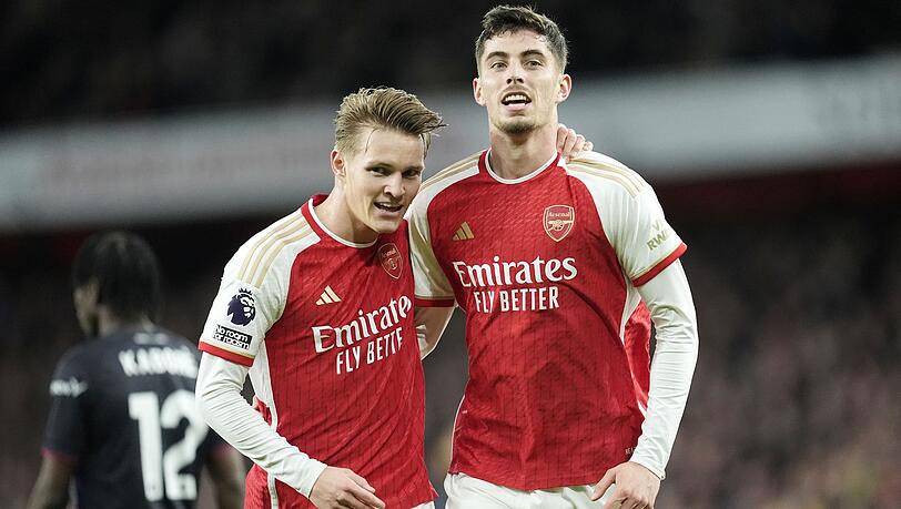 Arsenals Kai Havertz (r) bereitete Martin Ödegaards Treffer zum 1:0 vor.