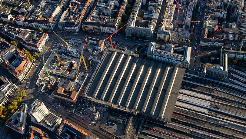 Der M&uuml;nchner Hauptbahnhof von oben: Das Areal s&uuml;dlich und n&ouml;rdlich ist aktuell von dem Stromausfall betroffen.