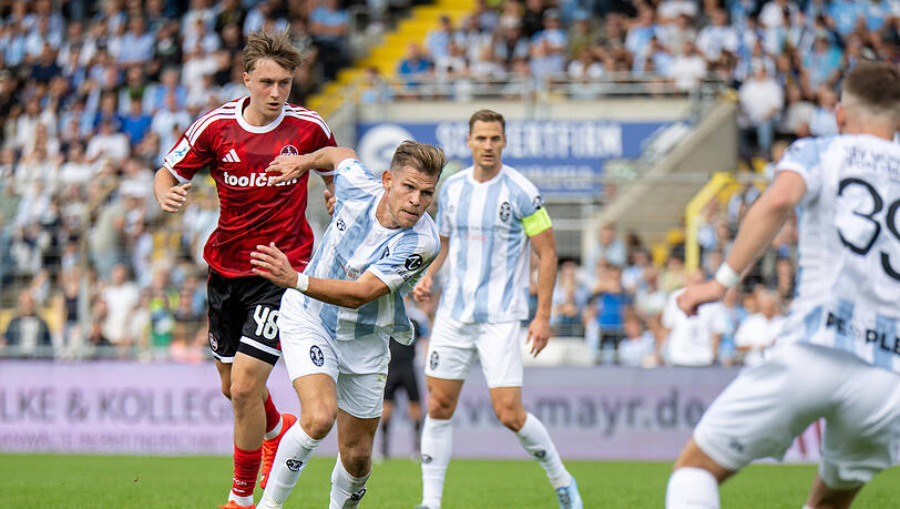 Tat sich gegen den 1. FC Nürnberg schwer: Florian Niederlechner. Tat sich gegen den 1. FC Nürnberg schwer: Florian Niederlechner.