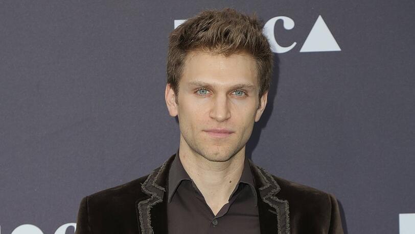 Der Schauspieler Keegan Allen ist unter anderem aus der Serie "Pretty Little Liars" bekannt. Der Schauspieler Keegan Allen ist unter anderem aus der Serie "Pretty Little Liars" bekannt.