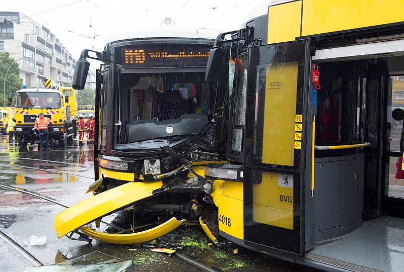 Frontalcrash zweier Trambahnen in Berlin