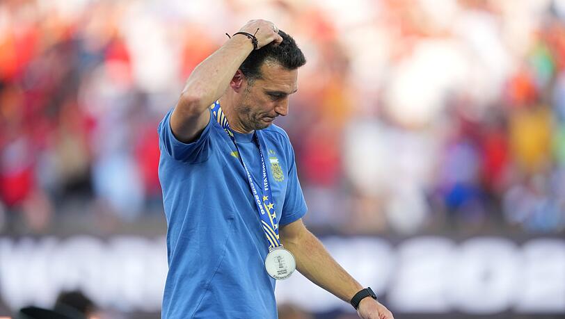 Argentiniens Trainer Lionel Scaloni war nach der Niederlage untröstlich. Argentiniens Trainer Lionel Scaloni war nach der Niederlage untröstlich.