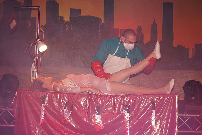 Von Freitag bis Sonntag gastierte die "Eros und Amore" in München: Zu sehen gab es viel Haut, Lack und Spielzeug. Die Bilder von der Erotikmesse.