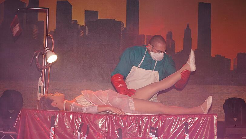 Von Freitag bis Sonntag gastierte die "Eros und Amore" in München: Zu sehen gab es viel Haut, Lack und Spielzeug. Die Bilder von der Erotikmesse. Von Freitag bis Sonntag gastierte die "Eros und Amore" in München: Zu sehen gab es viel Haut, Lack und Spielzeug. Die Bilder von der Erotikmesse.