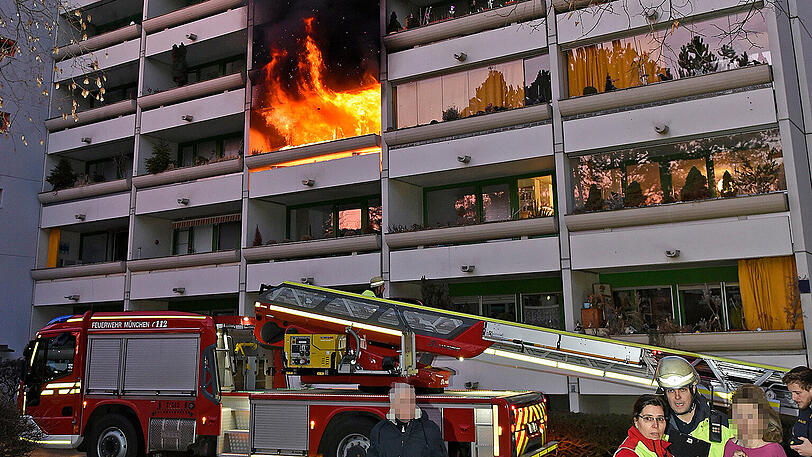 Die Wohnung über und die beiden Wohnungen unter der Brandwohnung können derzeit nicht genutzt werden.