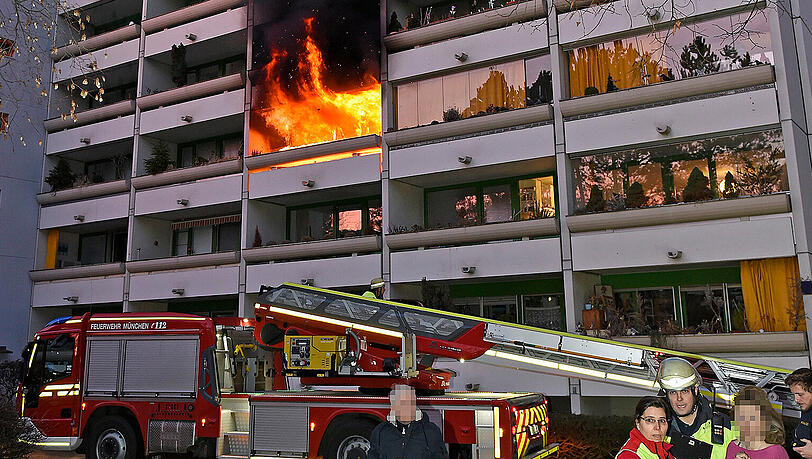 Die Wohnung über und die beiden Wohnungen unter der Brandwohnung können derzeit nicht genutzt werden. Die Wohnung über und die beiden Wohnungen unter der Brandwohnung können derzeit nicht genutzt werden.