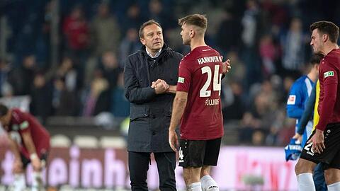 Hannovers Trainer André Breitenreiter (l) ist nun gefordert.