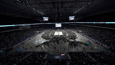 Die Zuschauerzahl von 68.323 ist ein NBA-Zuschauerrekord für ein einzelnes Spiel.