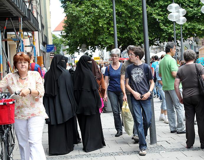 ...der immerhin "nur" rund 190 Euro ausgibt - ebenfalls pro Tag.