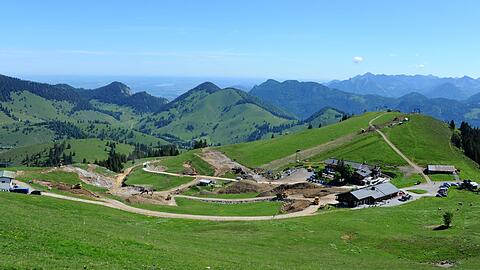 Juni 2014: die Baustelle für die viel kritisierte Beschneiungsanlage bei Bayrischzell.