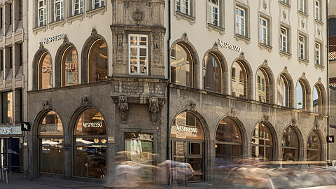 Das Nespresso House zieht in historische Deutsche-Bank-Filiale am Marienplatz ein