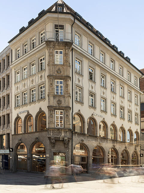 Das Nespresso House zieht in historische Deutsche-Bank-Filiale am Marienplatz ein
