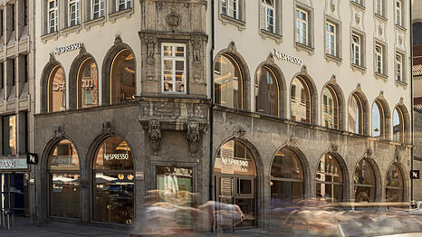 Das Nespresso House zieht in historische Deutsche-Bank-Filiale am Marienplatz ein