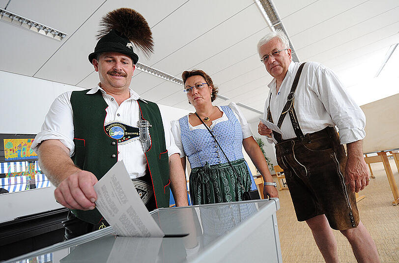 Unverbindliche Volksbefragungen sind verfassungswidrig.
