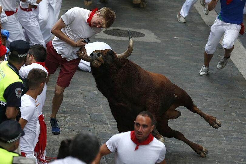 Stierhatz brutal: Aktuelle Bilder aus Pamplona.