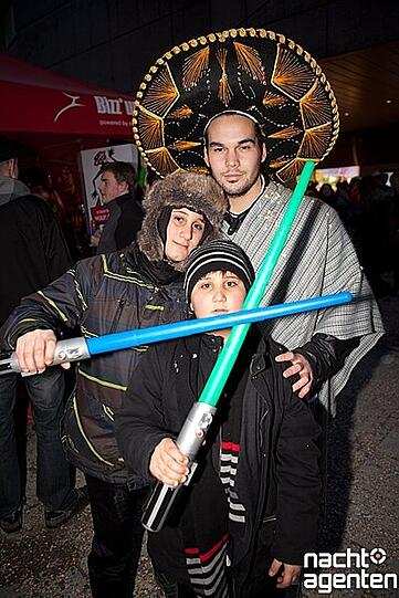 Große Faschingsparty am Marienplatz! Ab zwölf Uhr richtete dort Charivari eine Show aus. Der Hauptact: Alexander Marcus. Die Münchner hatten ihren Spaß. Mehr Bilder unter: www.nachtagenten.de